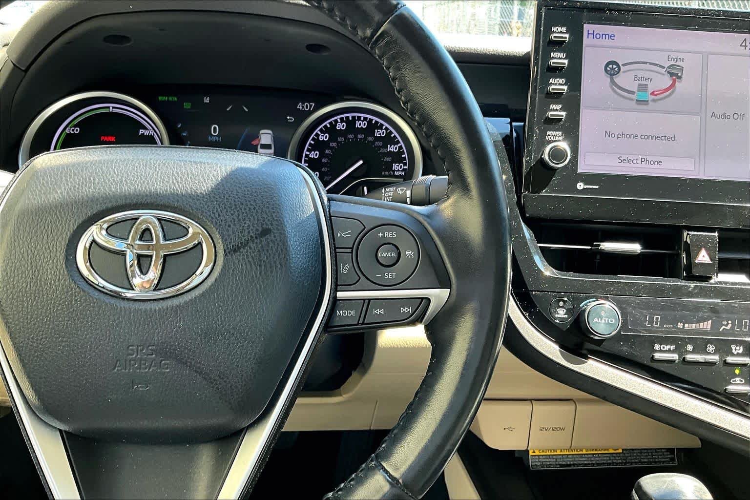 Used 2021 Wind Chill Pearl Toyota Hybrid XLE image 25