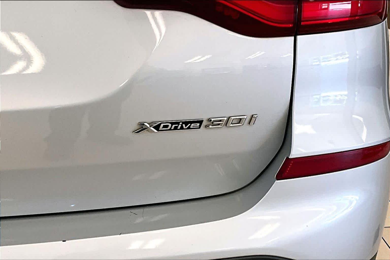 Used 2019 Glacier Silver Metallic BMW xDrive30i image 9