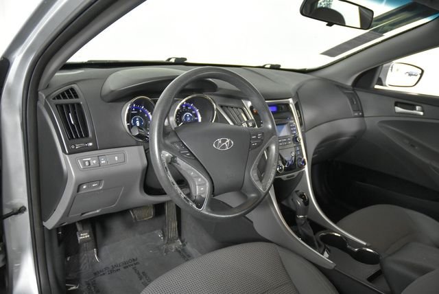 Used 2011 Silver Hyundai GLS image 24