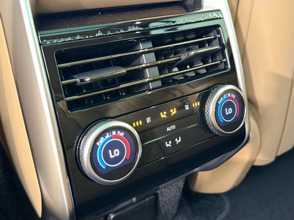 New 2026 Fuji White Land Rover SE image 27
