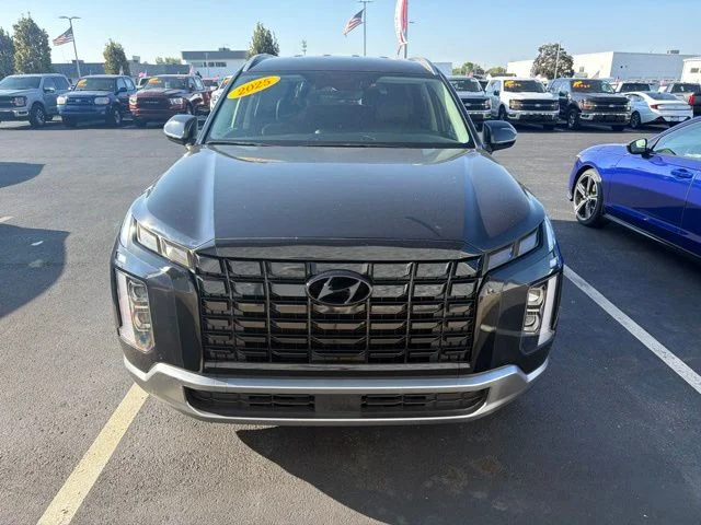Used 2025 White Hyundai SEL image 2