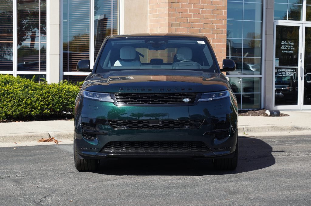 New 2027 British Racing Green Land Rover Dynamic SE image 4