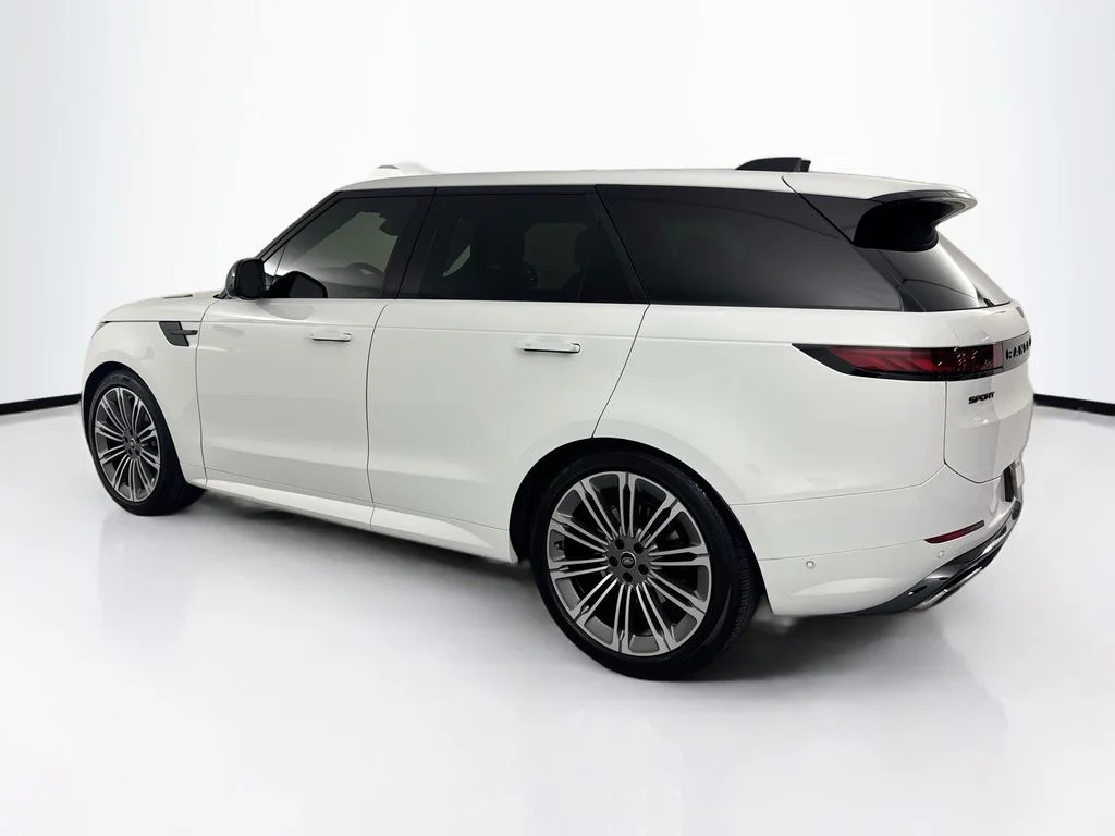 Used 2025 White Land Rover Dynamic SE image 7