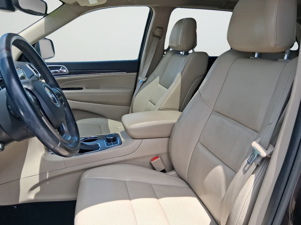 Used 2019 Red Jeep Limited image 10