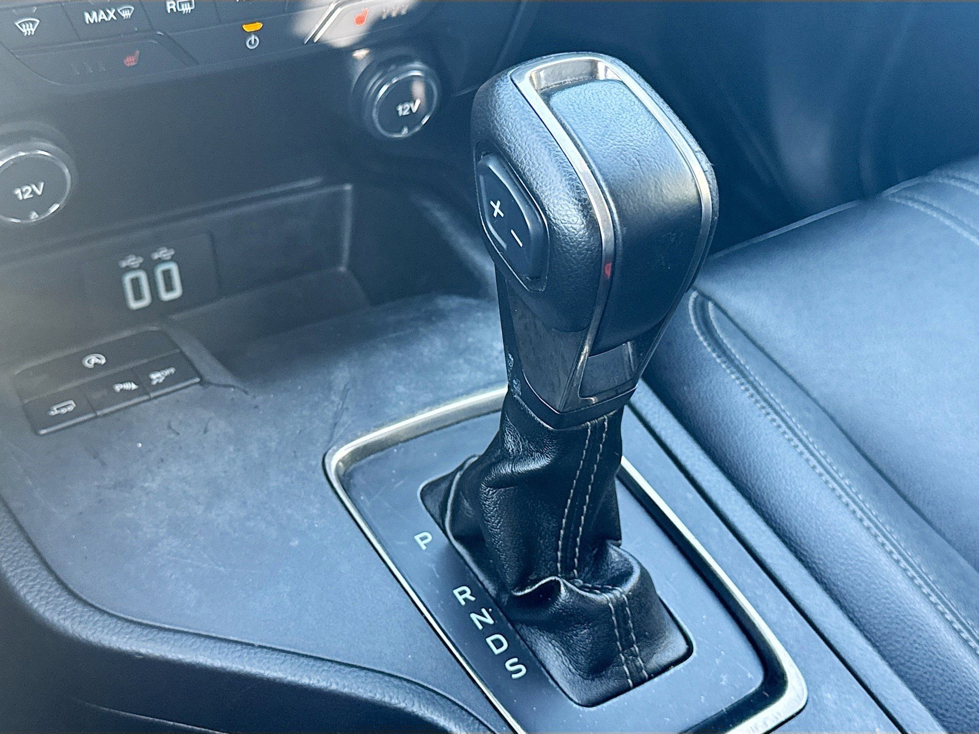 Used 2019 Shadow Black Ford LARIAT image 17