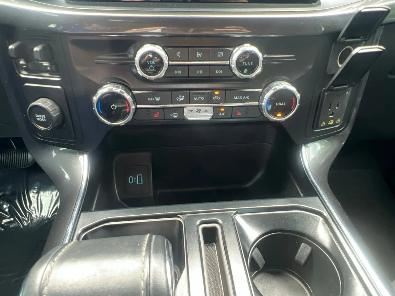 Used 2023 White Ford XLT image 25