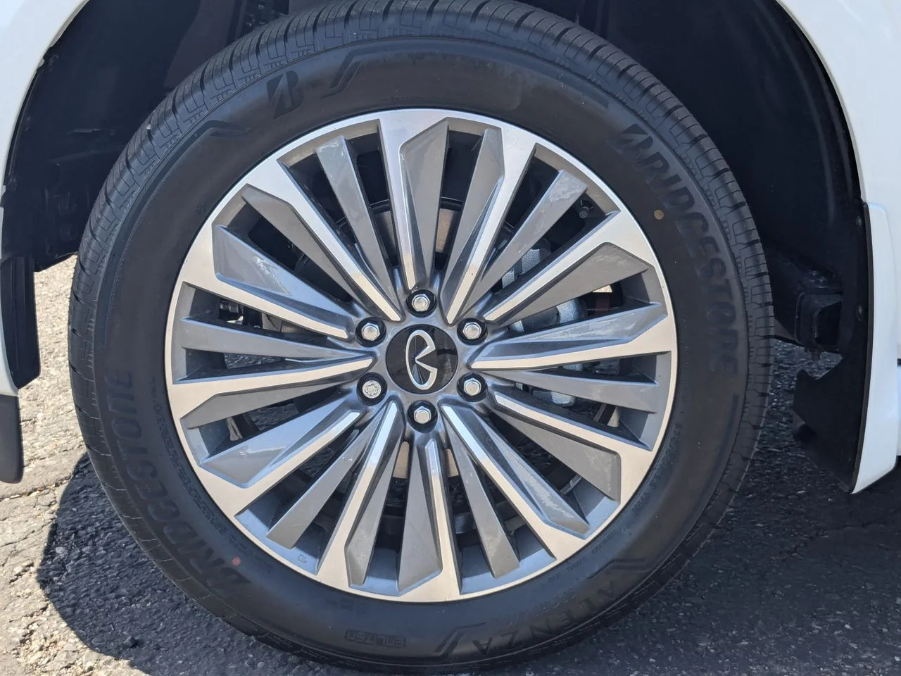 New 2026 RADIANT WHITE INFINITI Luxe 2WD image 9