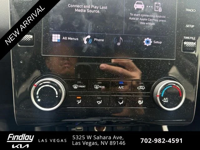 Used 2024 White Hyundai SE image 10