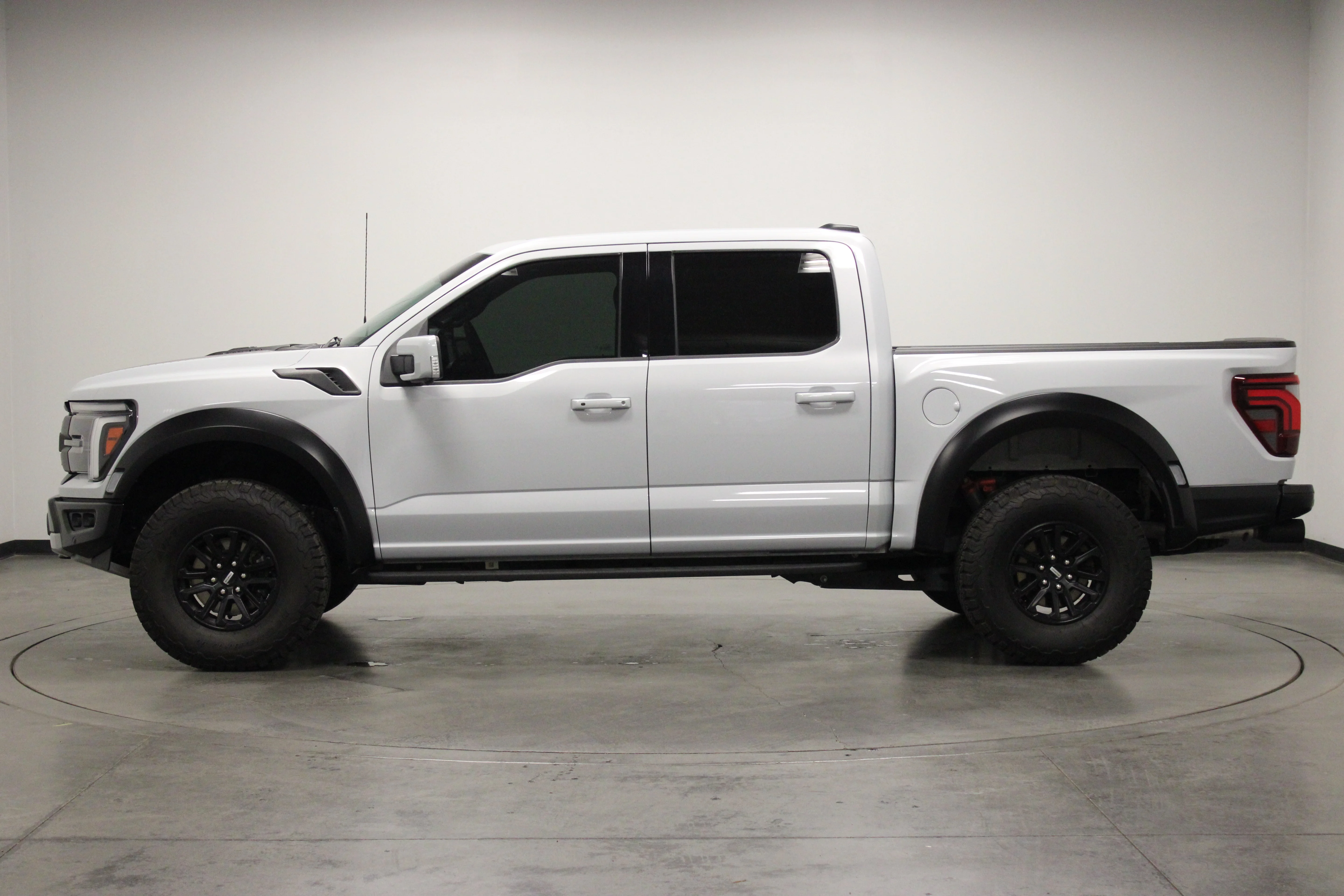 Used 2025 Space White Metallic Ford Raptor image 5