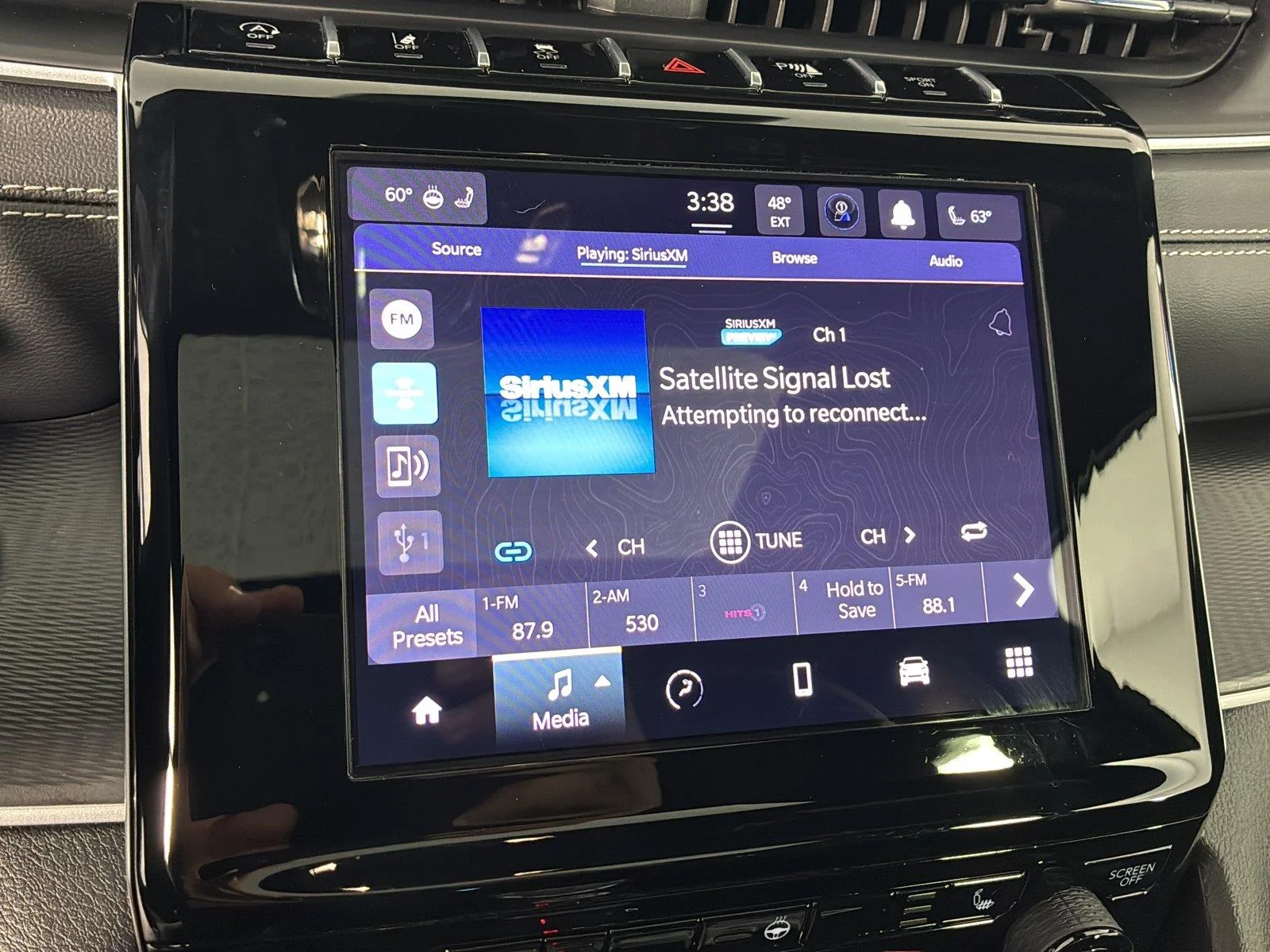 Used 2024 Silver Zynith Jeep Laredo X image 27