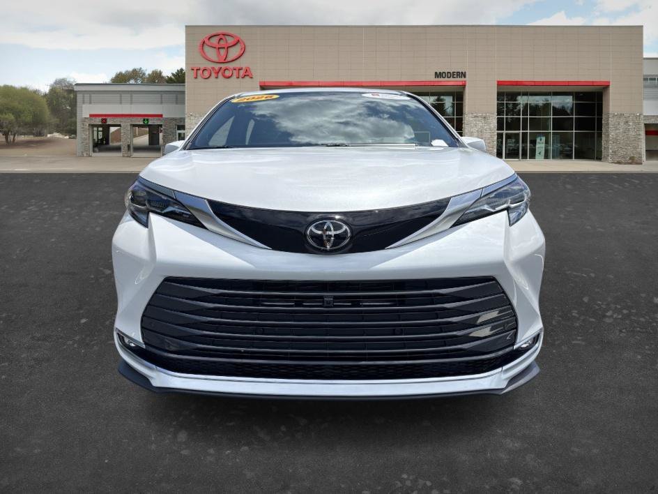 Used 2026 Wind Chill Pearl Toyota Platinum image 2