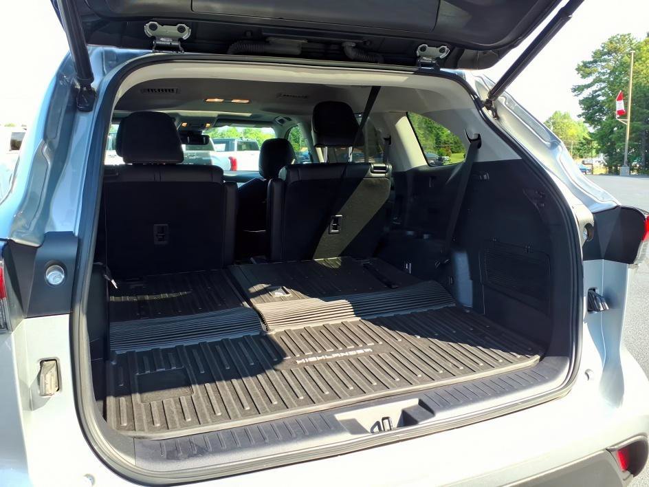 Used 2022 Celestial Silver Metallic Toyota XLE image 7