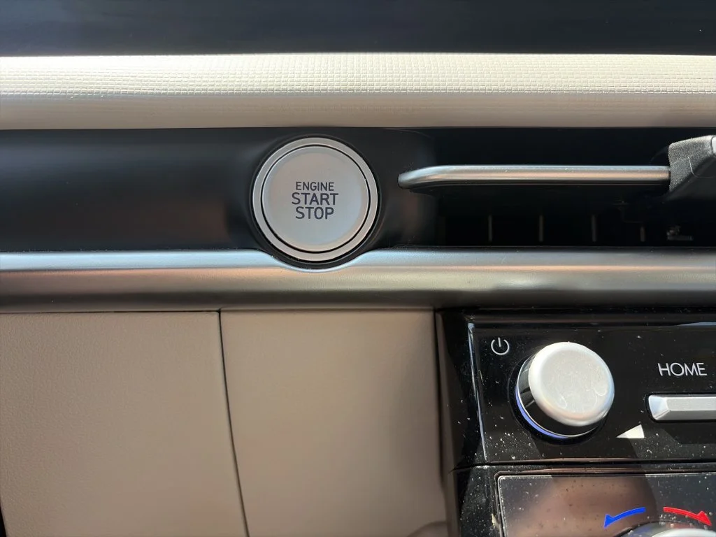 Used 2025 White Hyundai SEL image 26