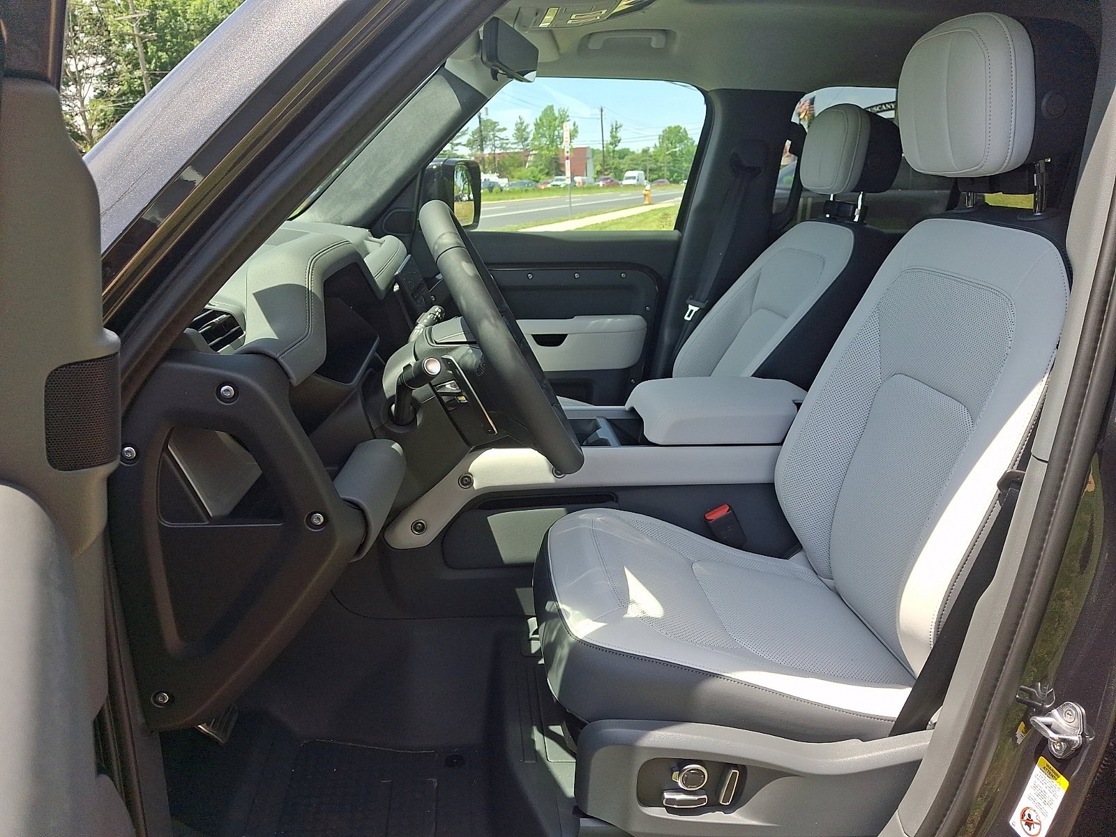 2026 Land Rover Defender V8 - Photo 9