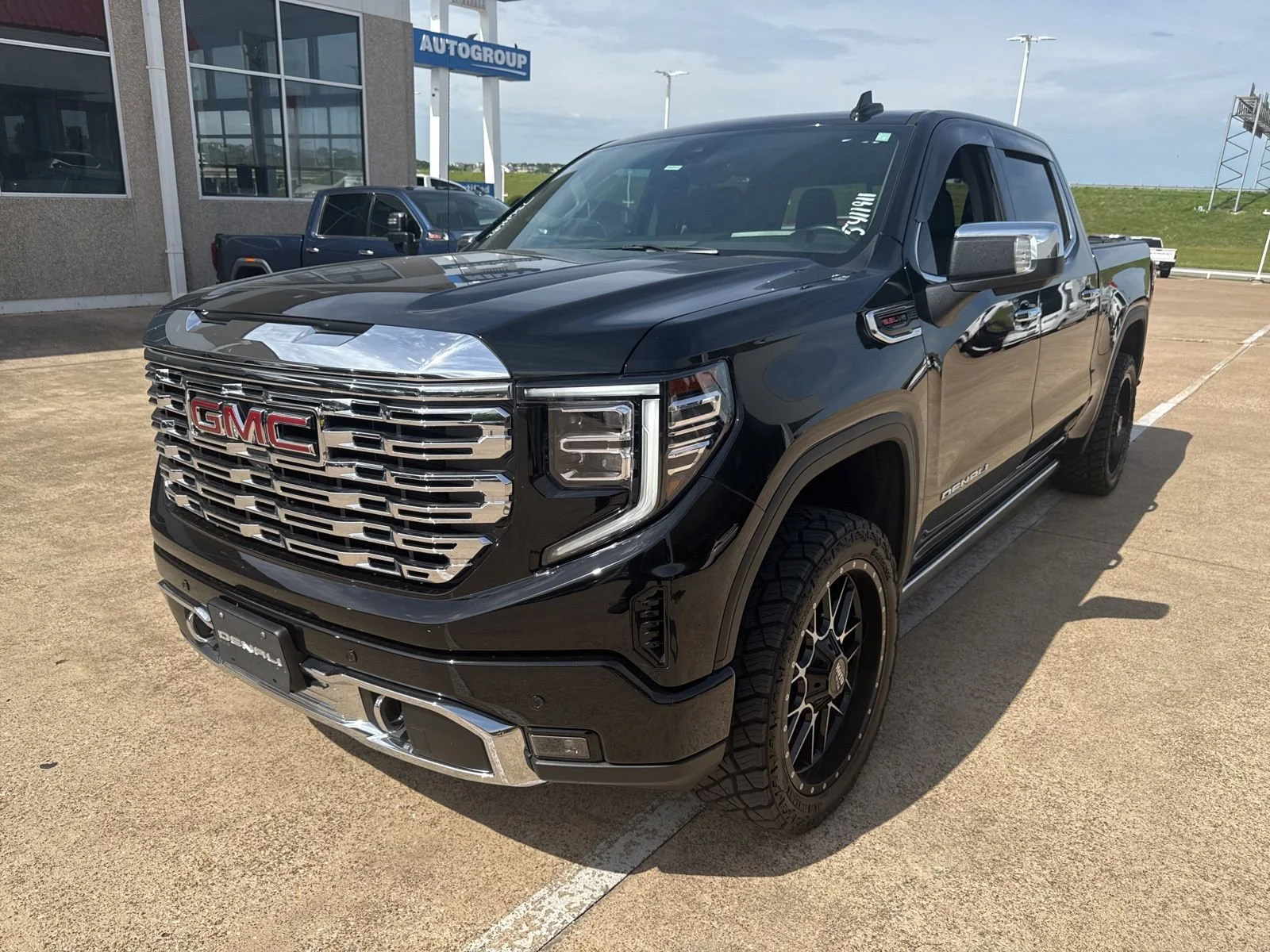 2024 GMC Sierra 4WD Crew Cab Short Box Denali's photo
