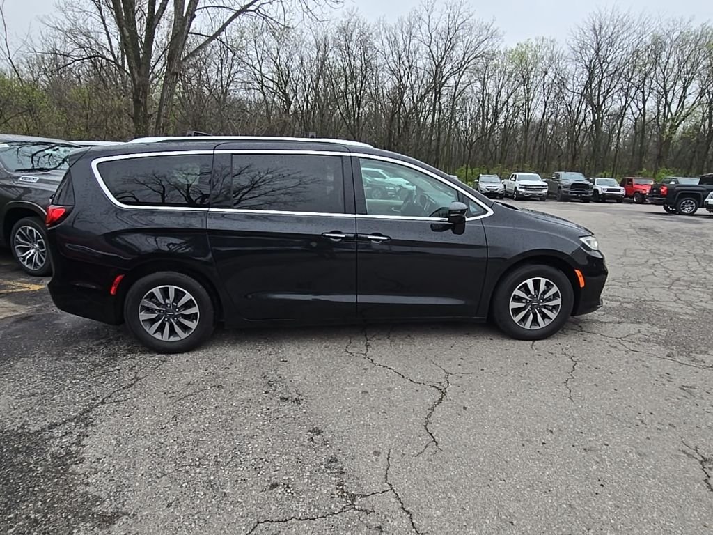 Used 2021 Black Chrysler Touring L image 9
