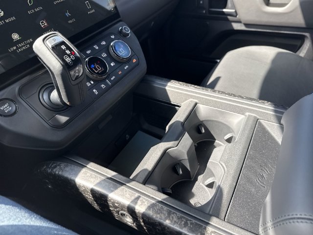 2026 Land Rover Defender OCTA Black - Photo 16