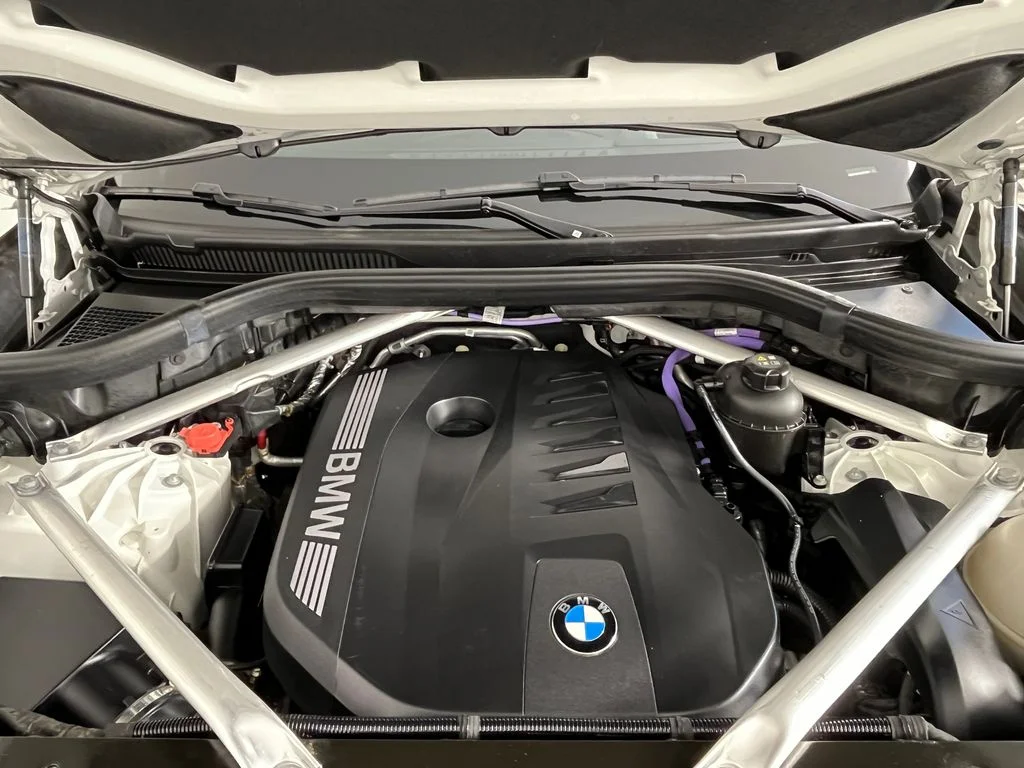 Certified Used 2025 Alpine White BMW xDrive40i image 18