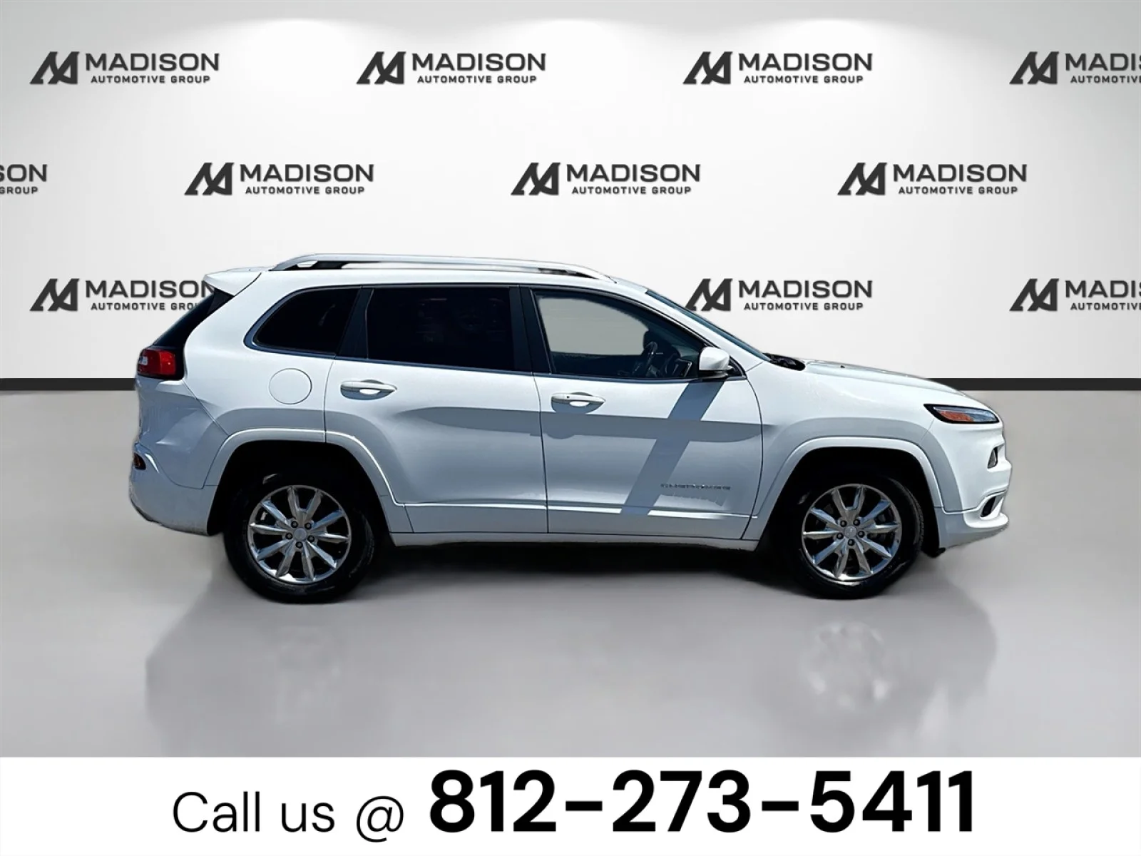 Used 2017  Jeep Overland image 4