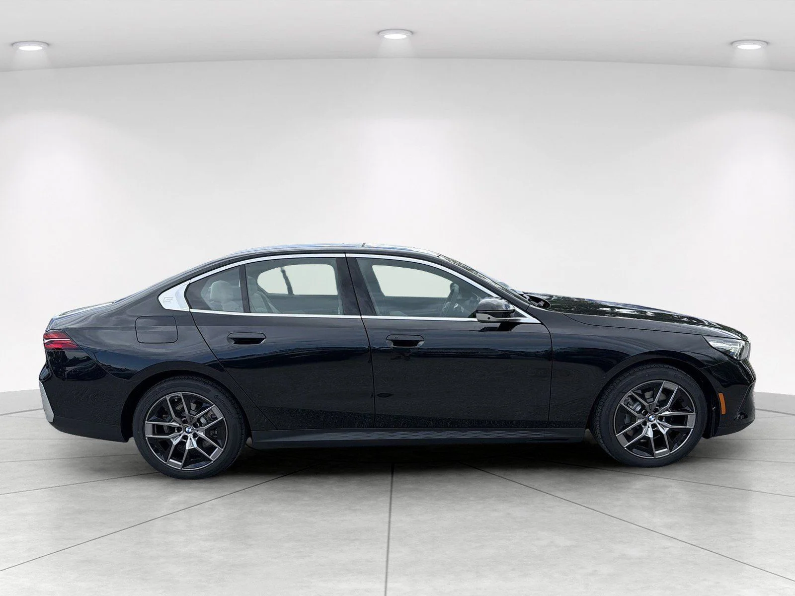 New 2027 Black Sapphire Metallic BMW 530i xDrive image 3