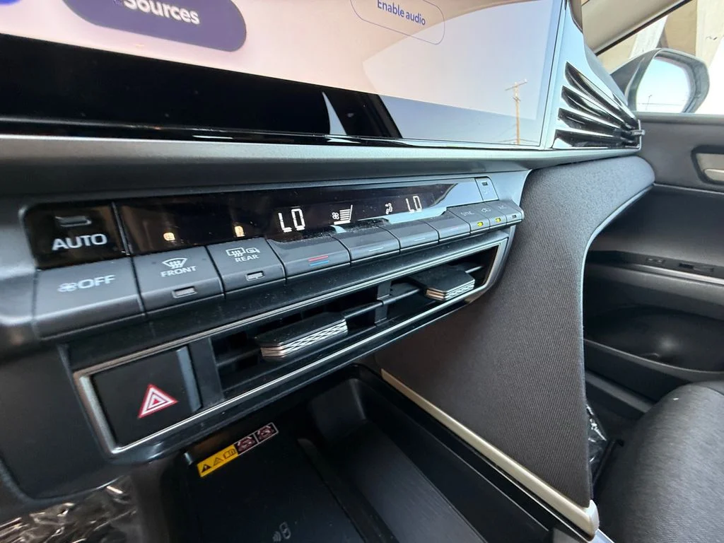 Used 2025  Toyota LE image 23