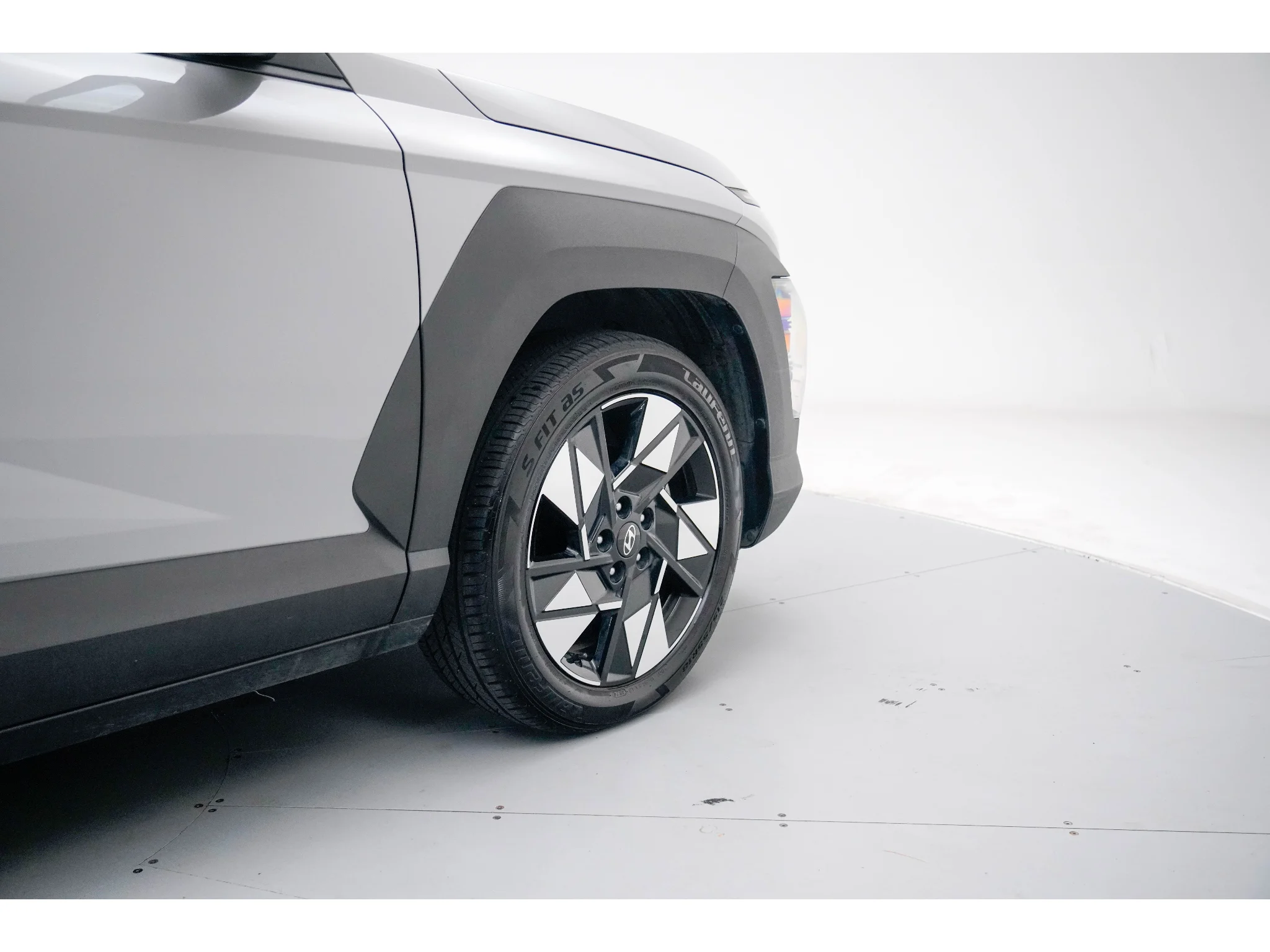 Used 2025 Cyber Gray Metallic Hyundai SEL image 11