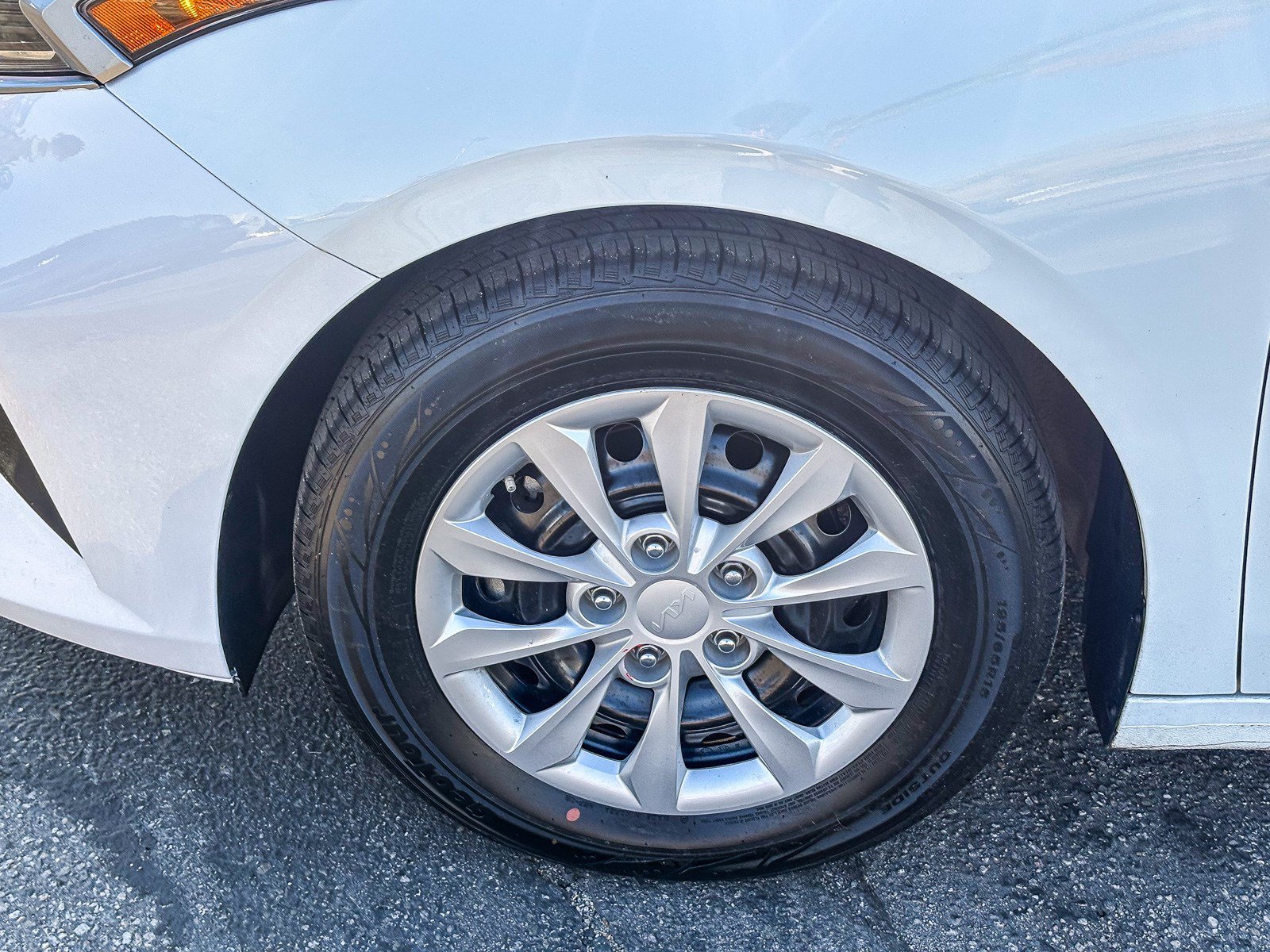 Used 2024 Clear White Kia LX image 10