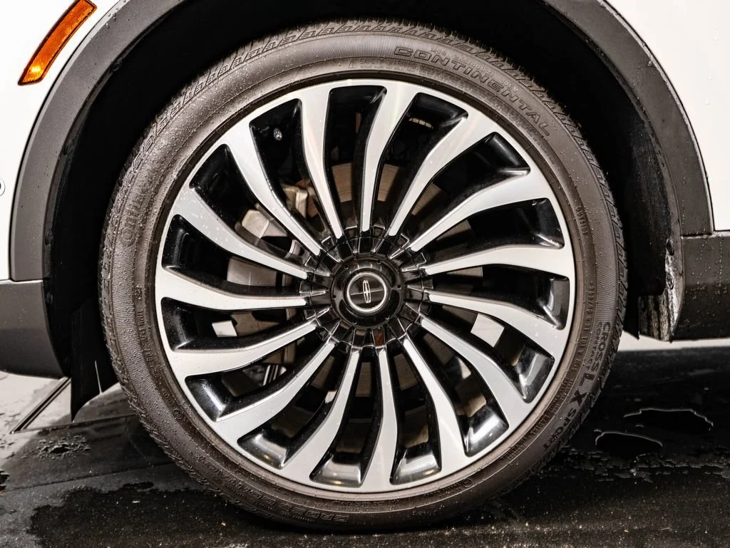 Used 2023 Pristine White Metallic Tri-Coat Lincoln Black Label image 13