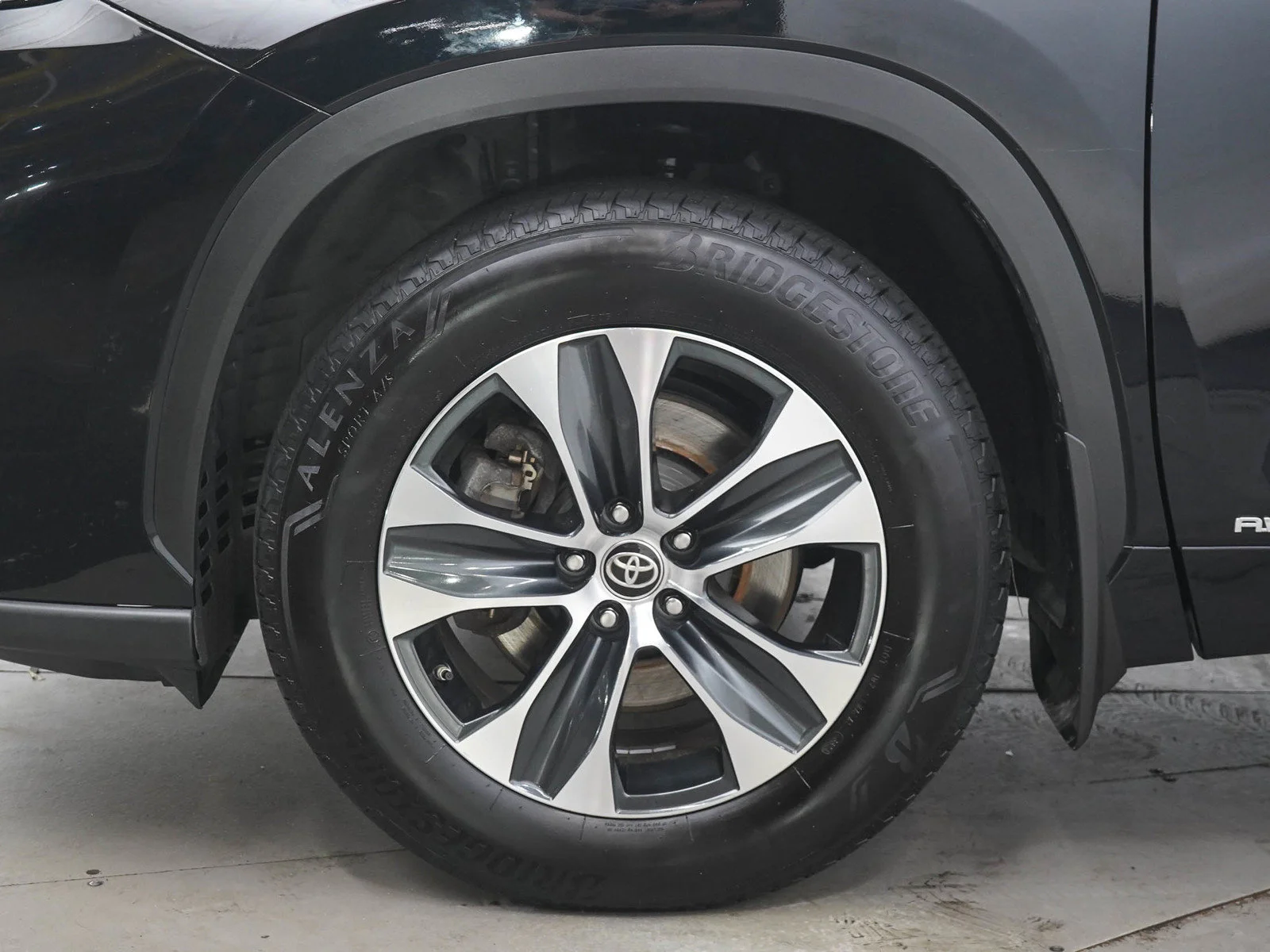 Used 2025 Black Toyota Hybrid XLE AWD (Natl) image 31