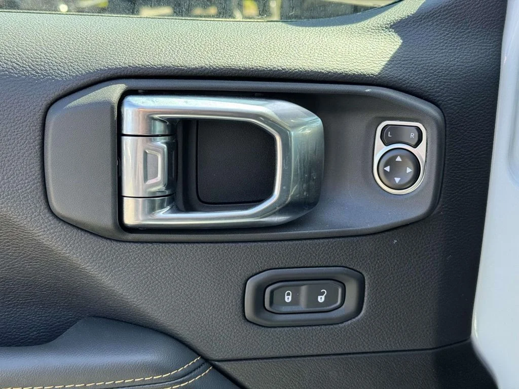 2025 Jeep Wrangler 4-Door Sahara - Photo 29
