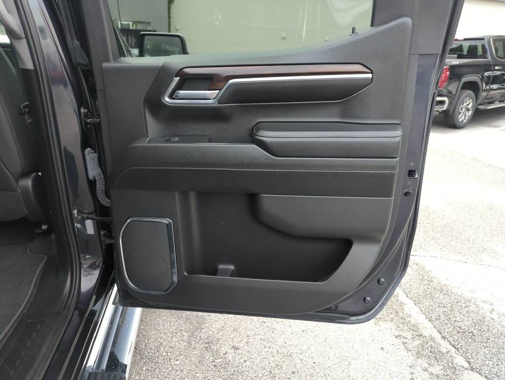 Used 2024 Silver GMC SLT image 29
