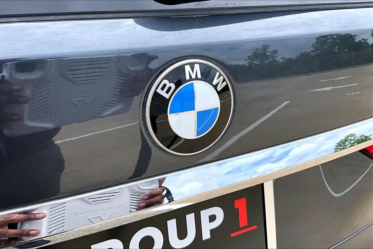 Used 2019 Arctic Gray Metallic BMW xDrive50i image 31