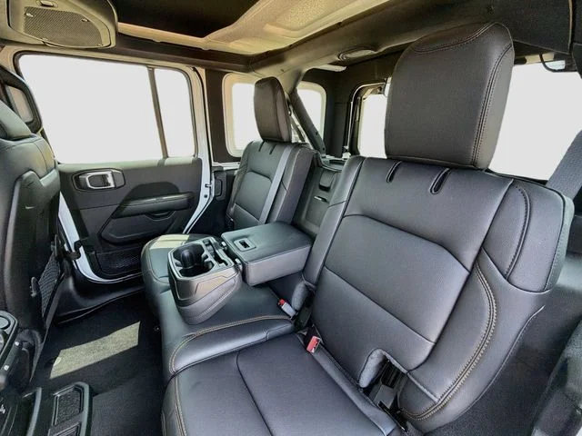 New 2026 Bright White Clear-Coat Exterior Paint Jeep Sahara image 27