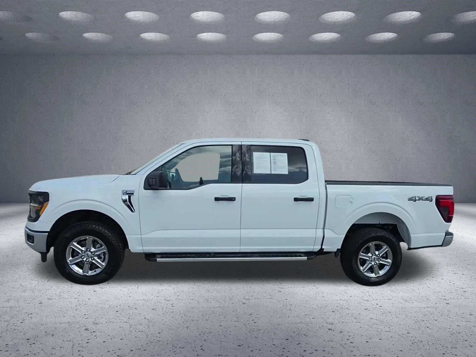 Used 2025 White Ford XLT image 4