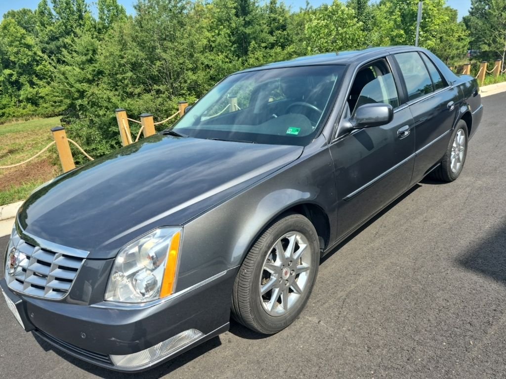 2010 Cadillac DTS Luxury Collection's photo