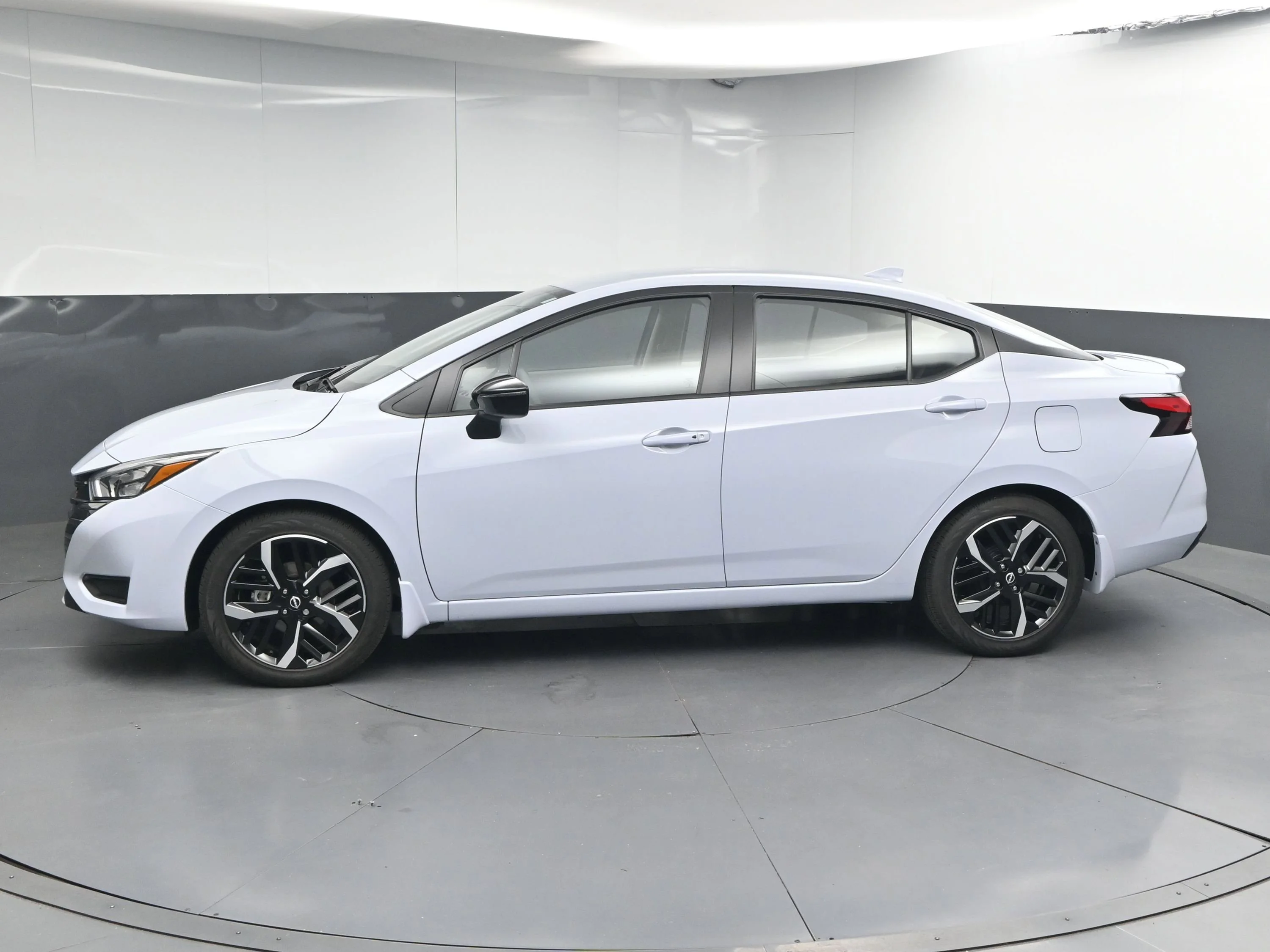 Certified Used 2025 Gray Sky Pearl Nissan SR image 4
