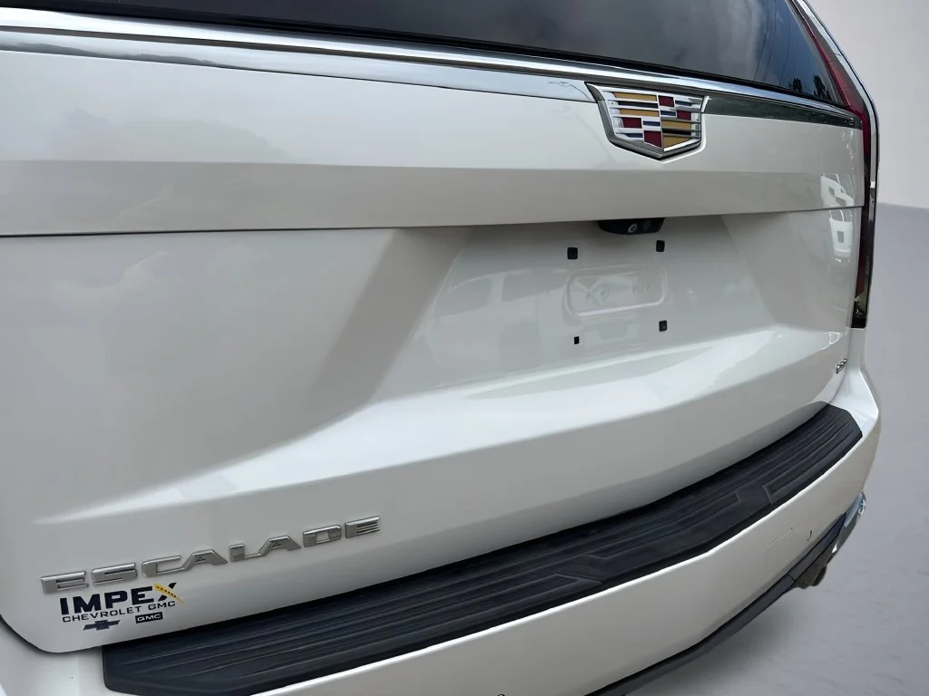 Used 2022 Crystal White Tricoat Cadillac Premium Luxury image 38