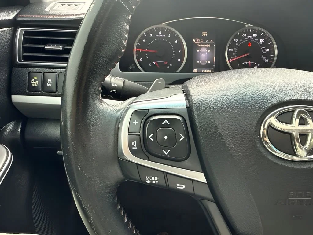 Used 2016  Toyota XSE image 17
