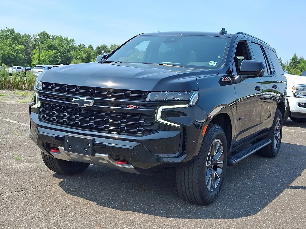 Used 2023 Black Chevrolet Z71 image 5