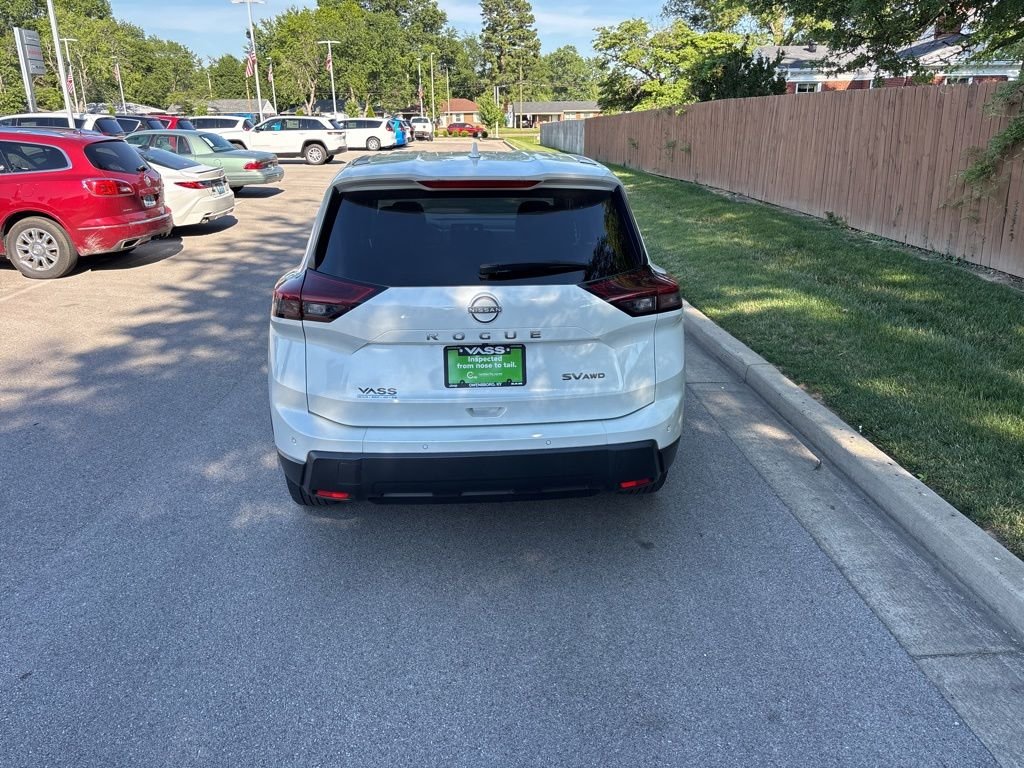 Used 2024 White Nissan SV image 4