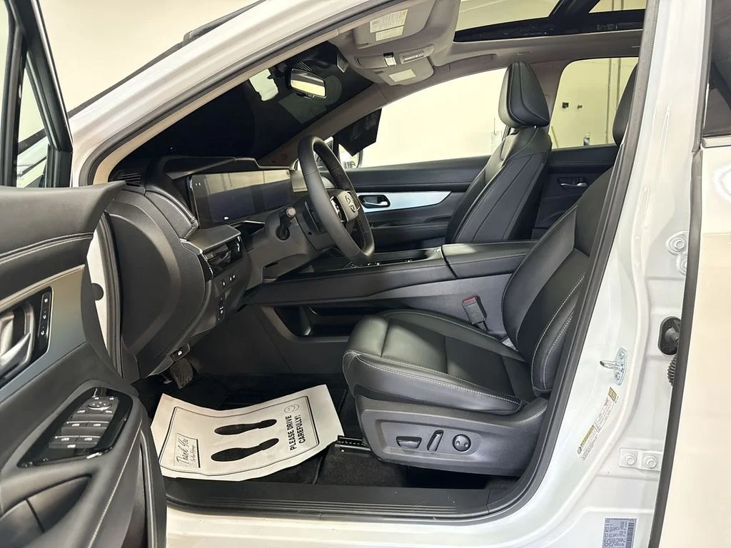 Used 2025 White Pearl Nissan SL image 13