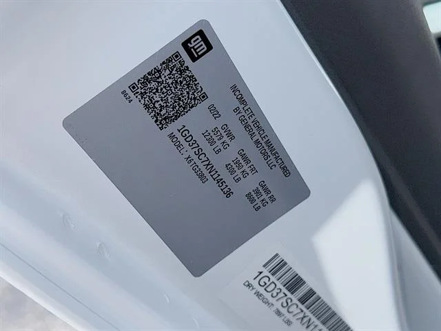 Used 2022 Summit White GMC Gas image 28
