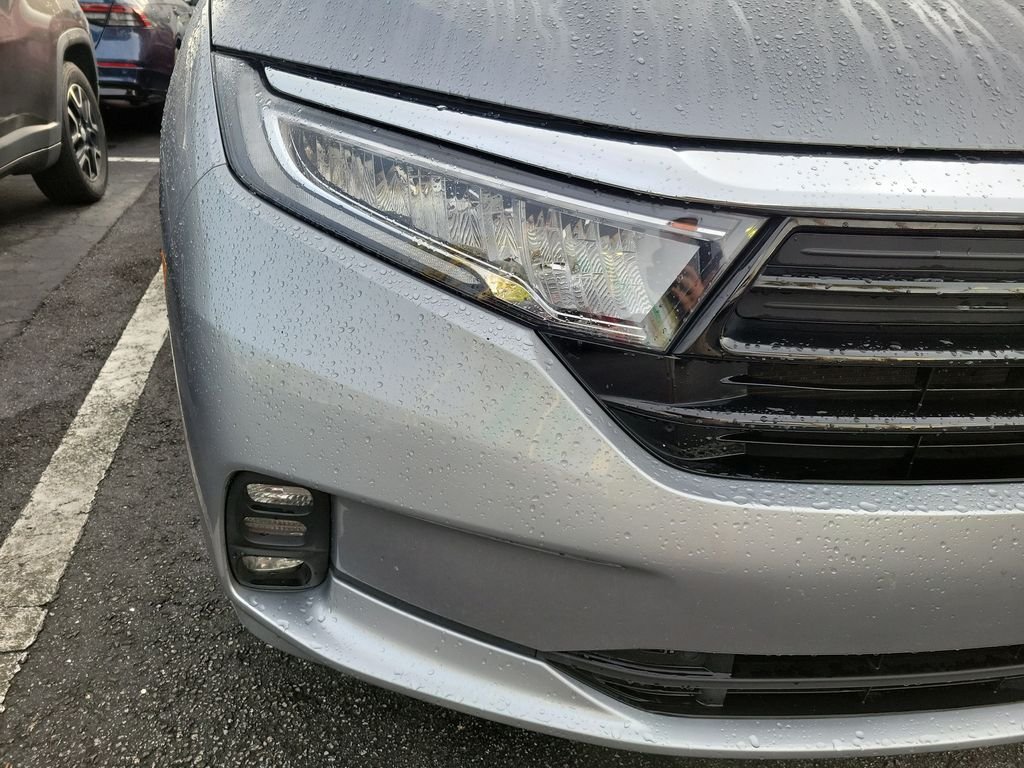 Certified Used 2021 Lunar Silver Metallic Honda EX-L image 9