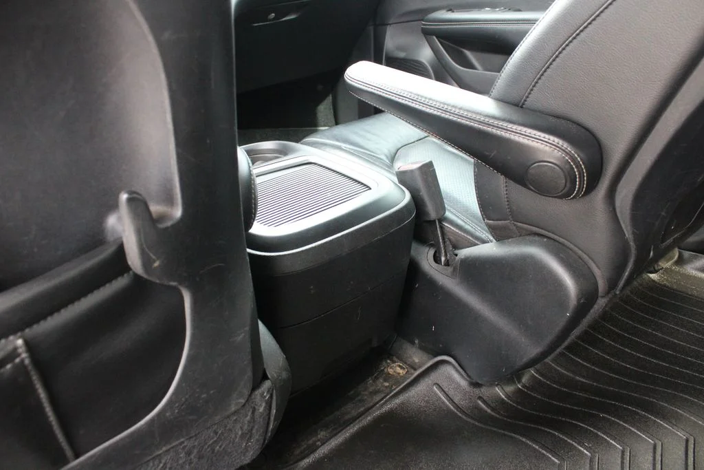 Used 2019 Black Chrysler Touring L Plus image 21