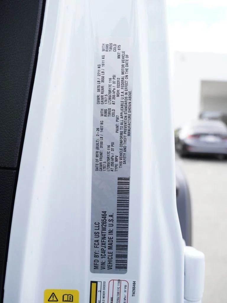 New 2026 Bright White Clear-Coat Exterior Paint Jeep Rubicon image 31