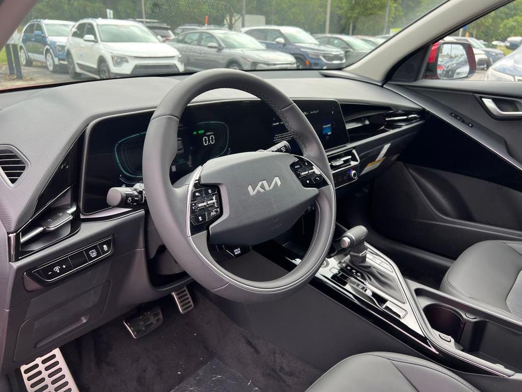 2025 Kia Niro EX Touring - Photo 14