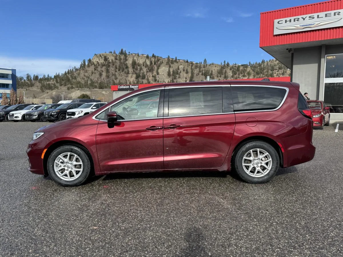 Used 2023 Red Chrysler Touring L FWD image 9