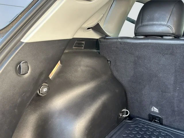 Used 2018 Black Jeep Latitude image 30