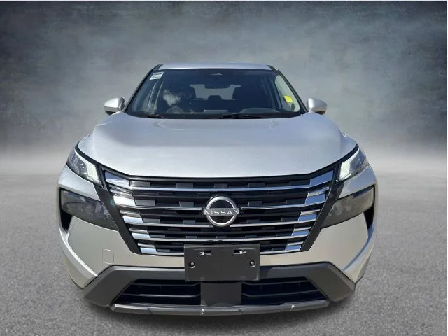 Used 2025 Silver Nissan SV image 5