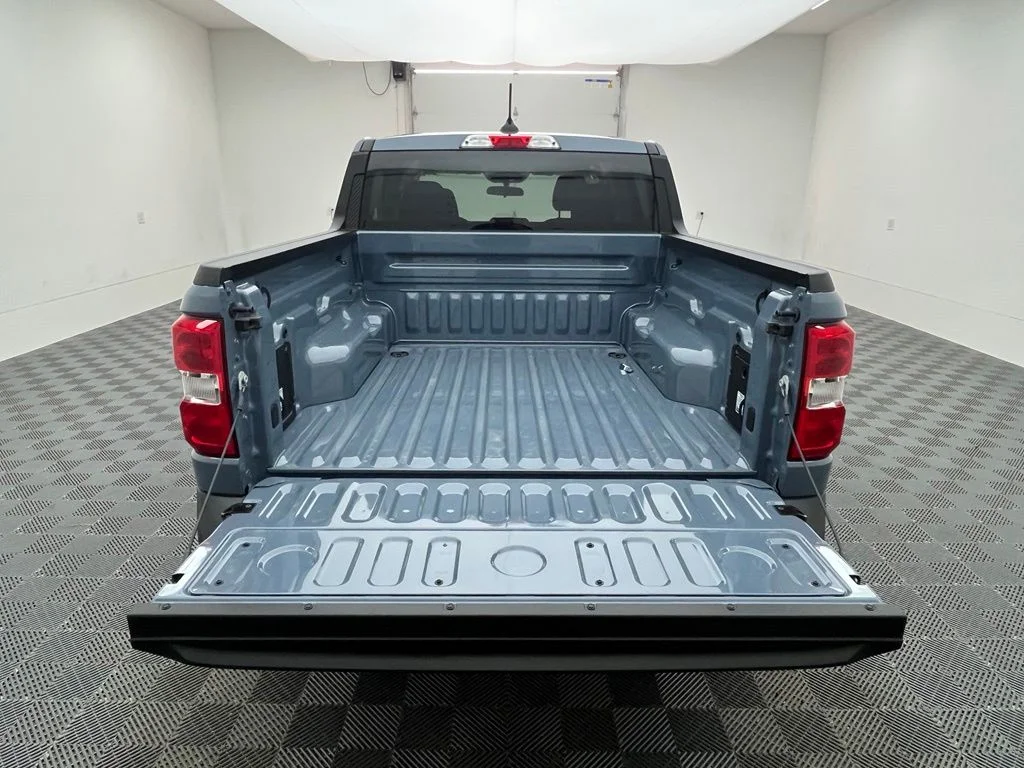 Used 2025 Gray Ford XLT image 10